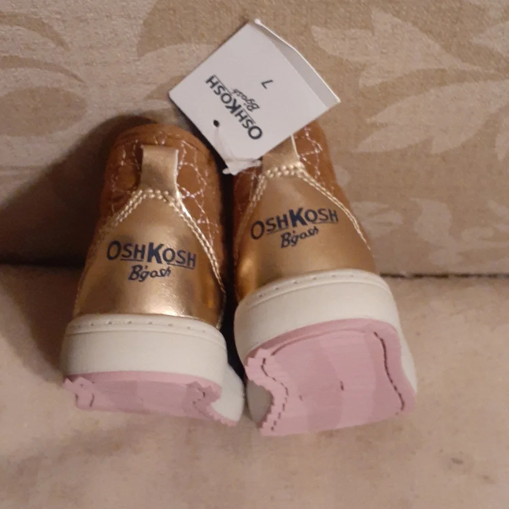 OSHKOSH B'GOSH SHOES NWT 7 or 8